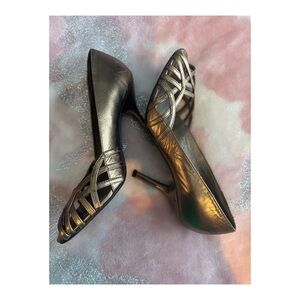 Steve Madden Shoes Womens 5.5
Metallic Gold Donatela Kitten Heels
Open Toe High